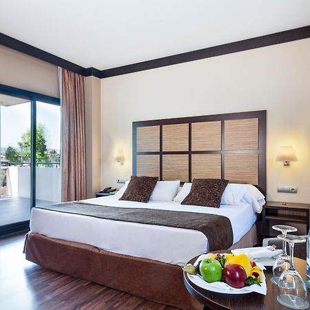 อพาร์ตโฮเต็ล อัตติกา 21 บาเยส Hotel ซาบาเดย์ ภายนอก รูปภาพ