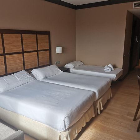 อพาร์ตโฮเต็ล อัตติกา 21 บาเยส Hotel ซาบาเดย์ ภายนอก รูปภาพ